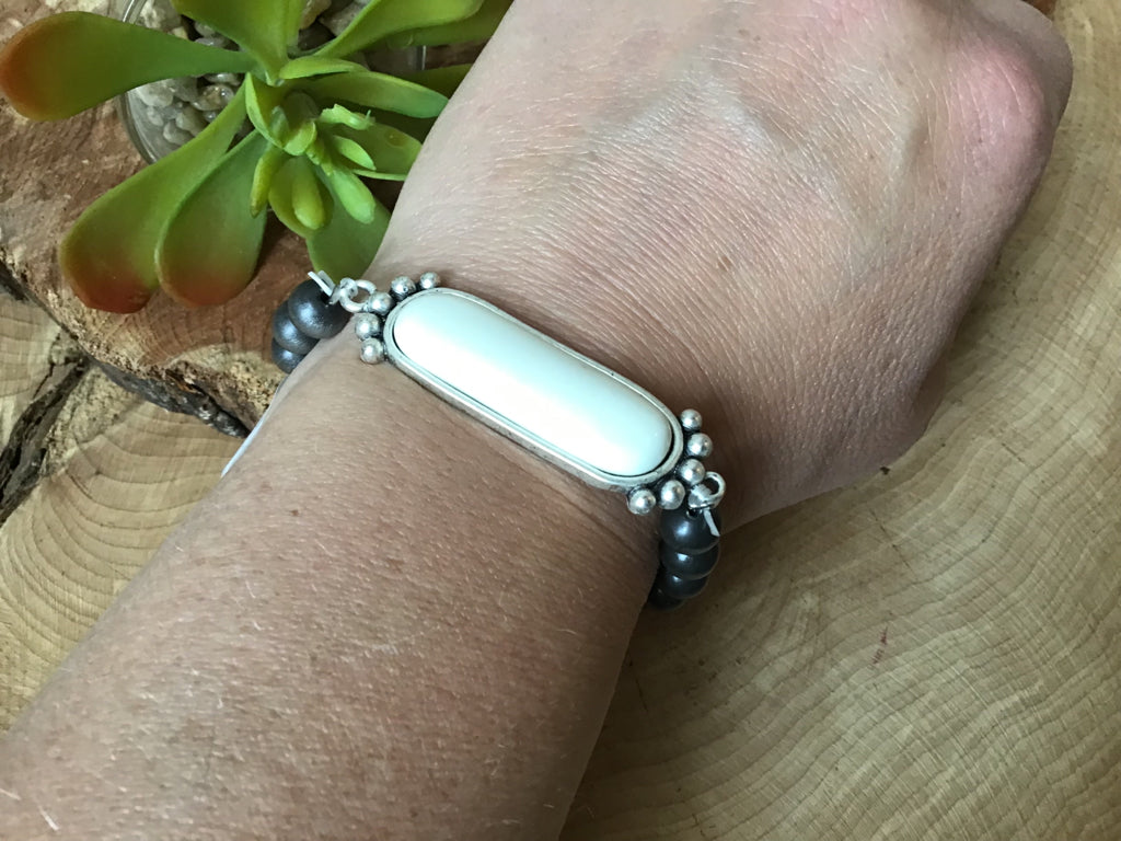 Natural Stone White Navajo Style Pearl Bracelet